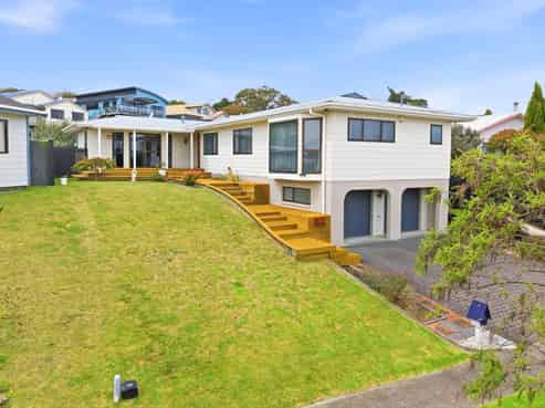 52 Treadwell Street, Springvale