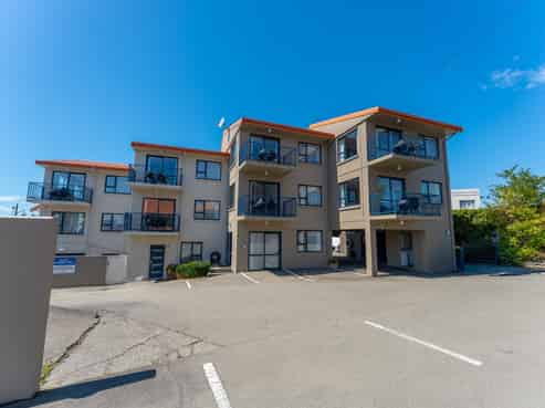 Premium motel asset on iconic elevated site