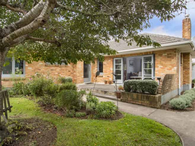 16 Polley Crescent, Katikati