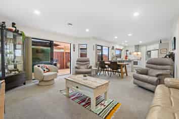 44 Chesterfield Way, Orewa