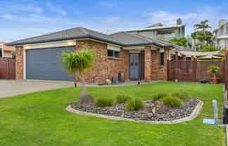 44 Chesterfield Way, Orewa