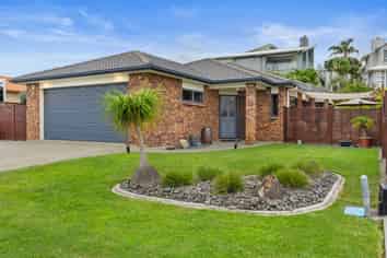 44 Chesterfield Way, Orewa