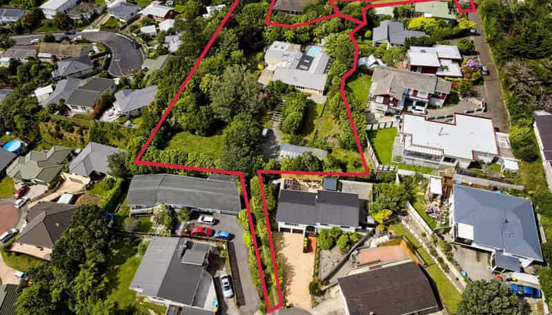 10 Hillview Crescent, Paparangi