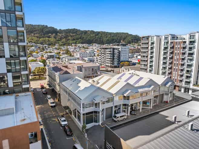 Versatile commercial unit - split or occupy