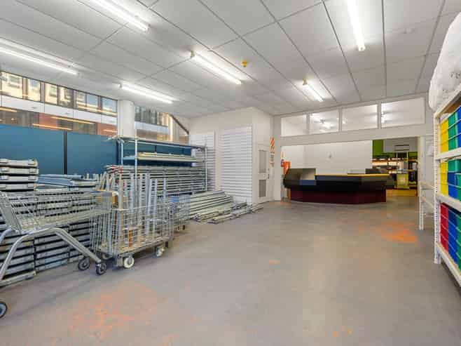 Versatile commercial unit - split or occupy