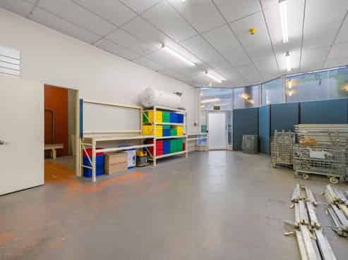 Versatile commercial unit - split or occupy