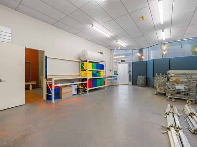 Versatile commercial unit - split or occupy