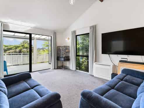 136 Carlisle Road, Browns Bay