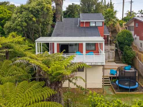 136 Carlisle Road, Browns Bay