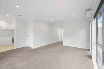 2/13 Crosher Place, Silverdale