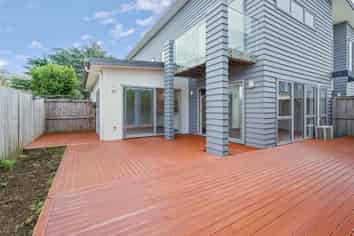 2/13 Crosher Place, Silverdale