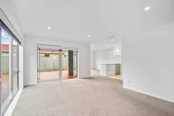 2/13 Crosher Place, Silverdale