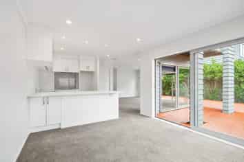 2/13 Crosher Place, Silverdale