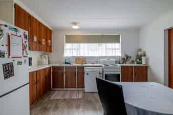 36 Criterion Street, Bulls