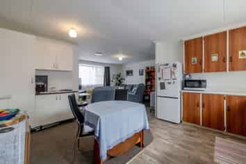 36 Criterion Street, Bulls