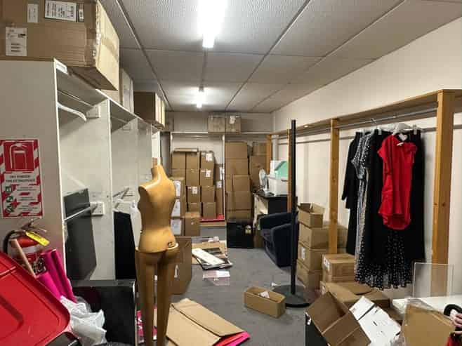 Large Economic Golden Block Retail For Lease