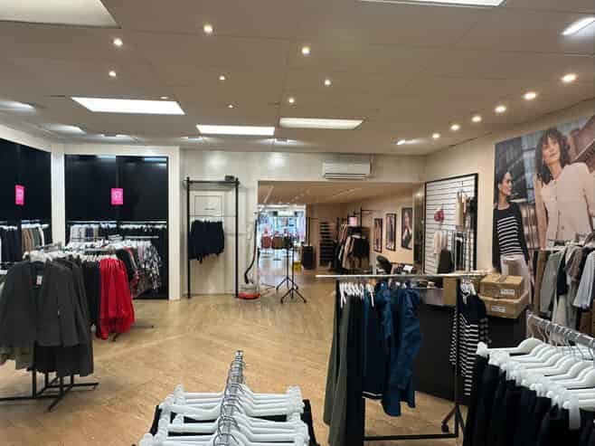 Large Economic Golden Block Retail For Lease