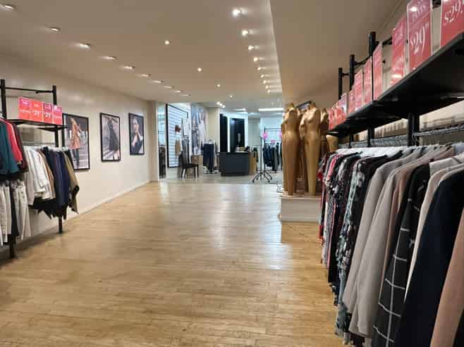 Large Economic Golden Block Retail For Lease