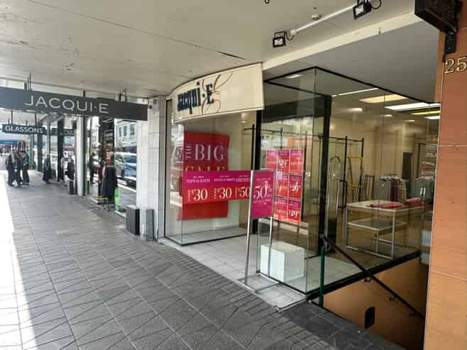 Large Economic Golden Block Retail For Lease