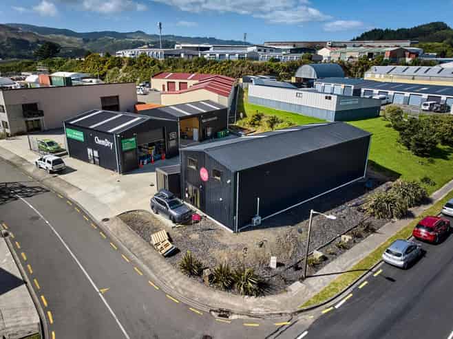 Like new - triple tenancy investment