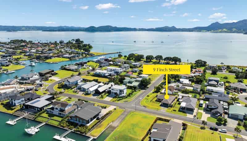 9 Finch Street, One Tree Point