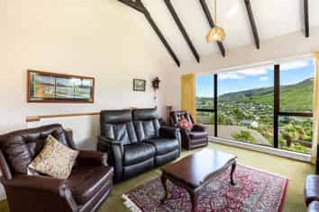 44A Gaya Grove, Ngaio