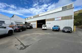 Savills | Dual Gantry Crane Warehouse