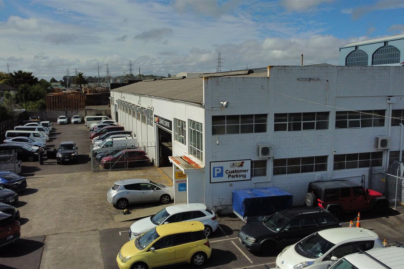 Savills | Functional Warehouse + Yard - Повеќе