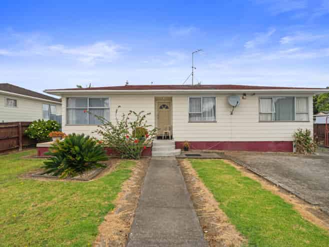 17 Sunlands Drive, Manurewa
