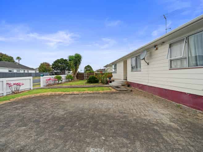 17 Sunlands Drive, Manurewa