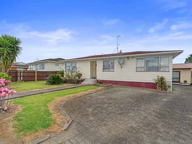 17 Sunlands Drive, Manurewa