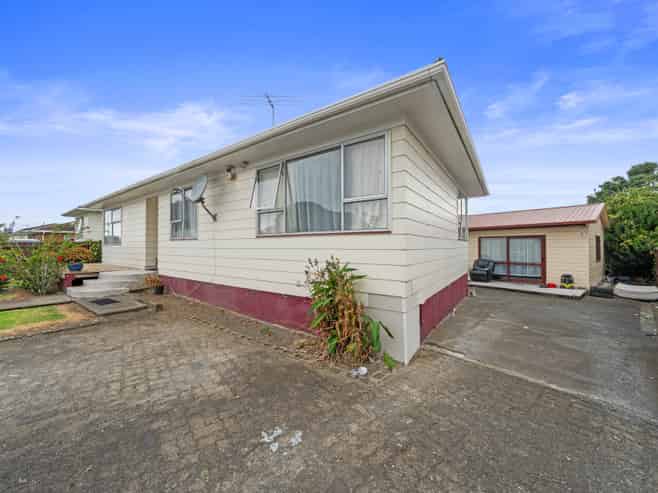 17 Sunlands Drive, Manurewa
