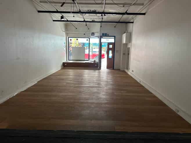 Retail on Prime Edinburgh Way Block