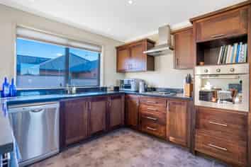 12 Essex Street, Winton