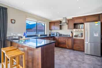 12 Essex Street, Winton