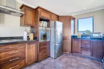 12 Essex Street, Winton