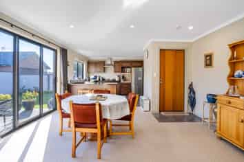 12 Essex Street, Winton