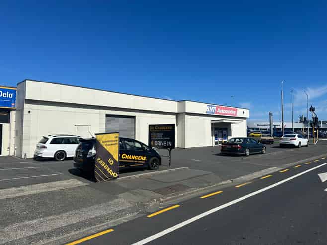 Prime Andersons Bay Road Corner - For Lease