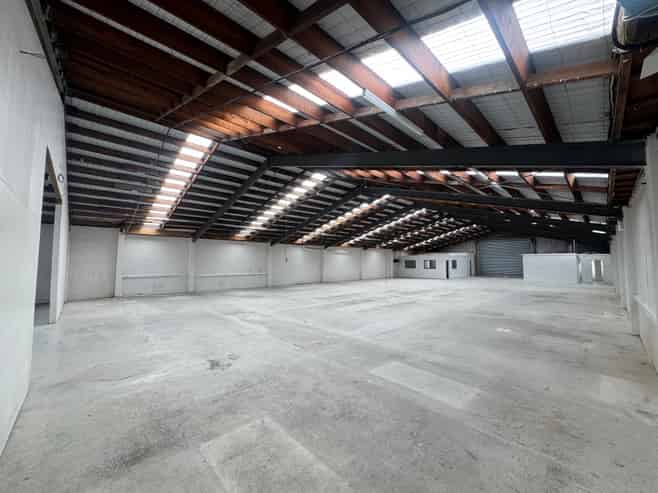 Excellent Warehouse Space with Parks