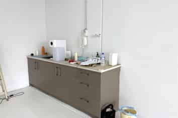 MODERN ROAD FRONT RETAIL / SHOWROOM
