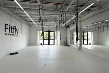 MODERN ROAD FRONT RETAIL / SHOWROOM
