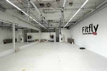 MODERN ROAD FRONT RETAIL / SHOWROOM
