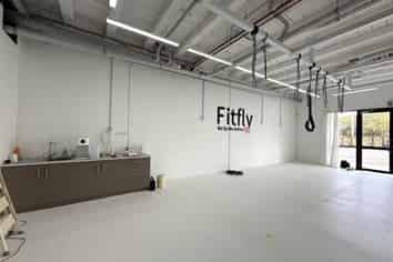 MODERN ROAD FRONT RETAIL / SHOWROOM
