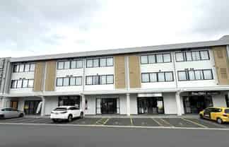 MODERN ROAD FRONT RETAIL / SHOWROOM
