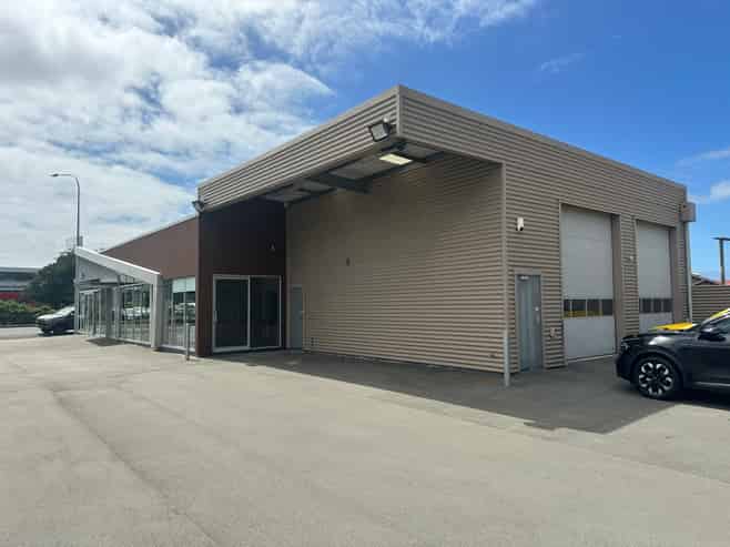 High Profile Andersons Bay Road Premises