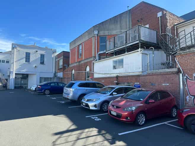 Large Central Offices With Parking