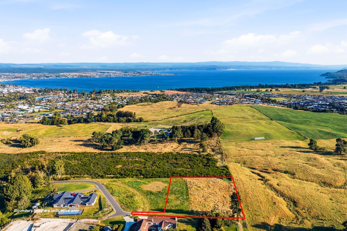 The jewel of Walnut Lane – panoramic lake views