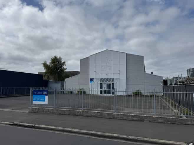 Large Industrial -  Dual Street Front & Parks!