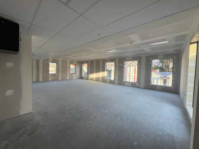 New Build Complex - Final Tenancy Available