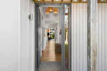 32 Carnaveron Drive, LINCOLN